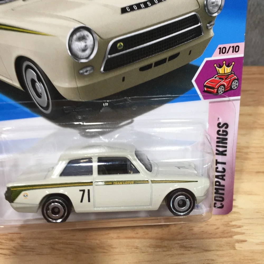 Hot Wheels Lotus Cortina Compact Kings 215/250 1:64 Cream White